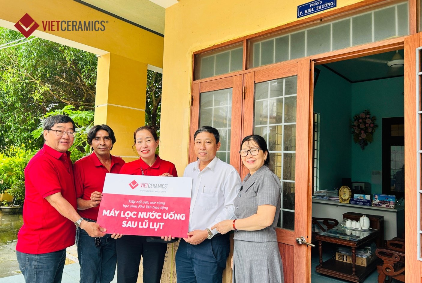 Nguyen Trai Primary School (Phu Tho 1 Quarter, Hoa Hiep Trung Ward, Dong Hoa Town): Three water filtration systems were installed to provide clean, purified drinking water on-site, ensuring students have access to safe hydration without needing to bring water from home daily.
