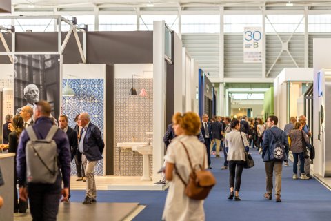 CERSAIE 2025 – FASHION SHOW CỦA GẠCH ỐP LÁT